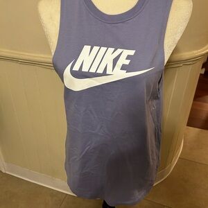 New without tags woman’s lavender The Nike Tee sleeveless shirt size small.